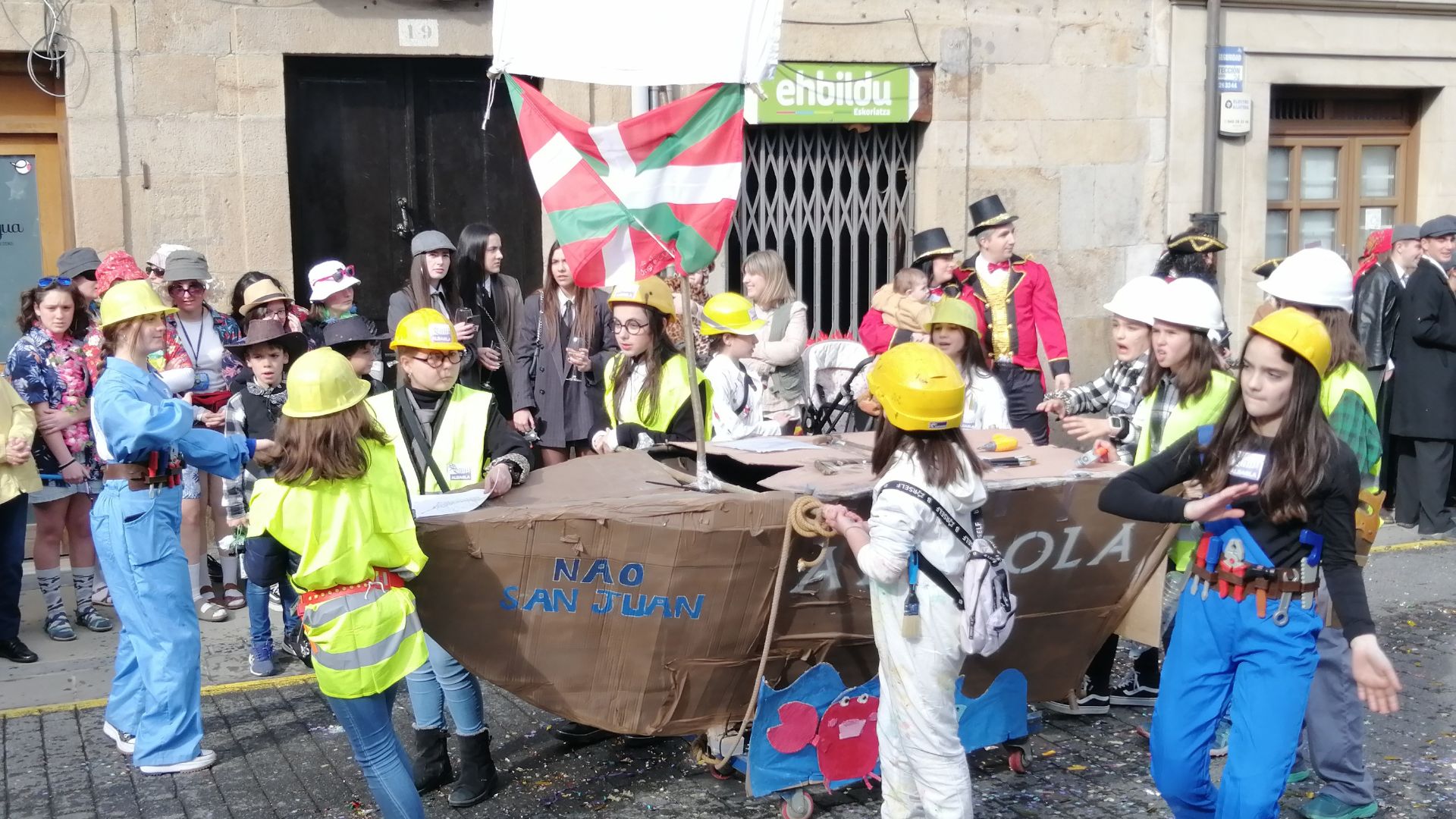 Local para preparar disfraces y carrozas de carnaval